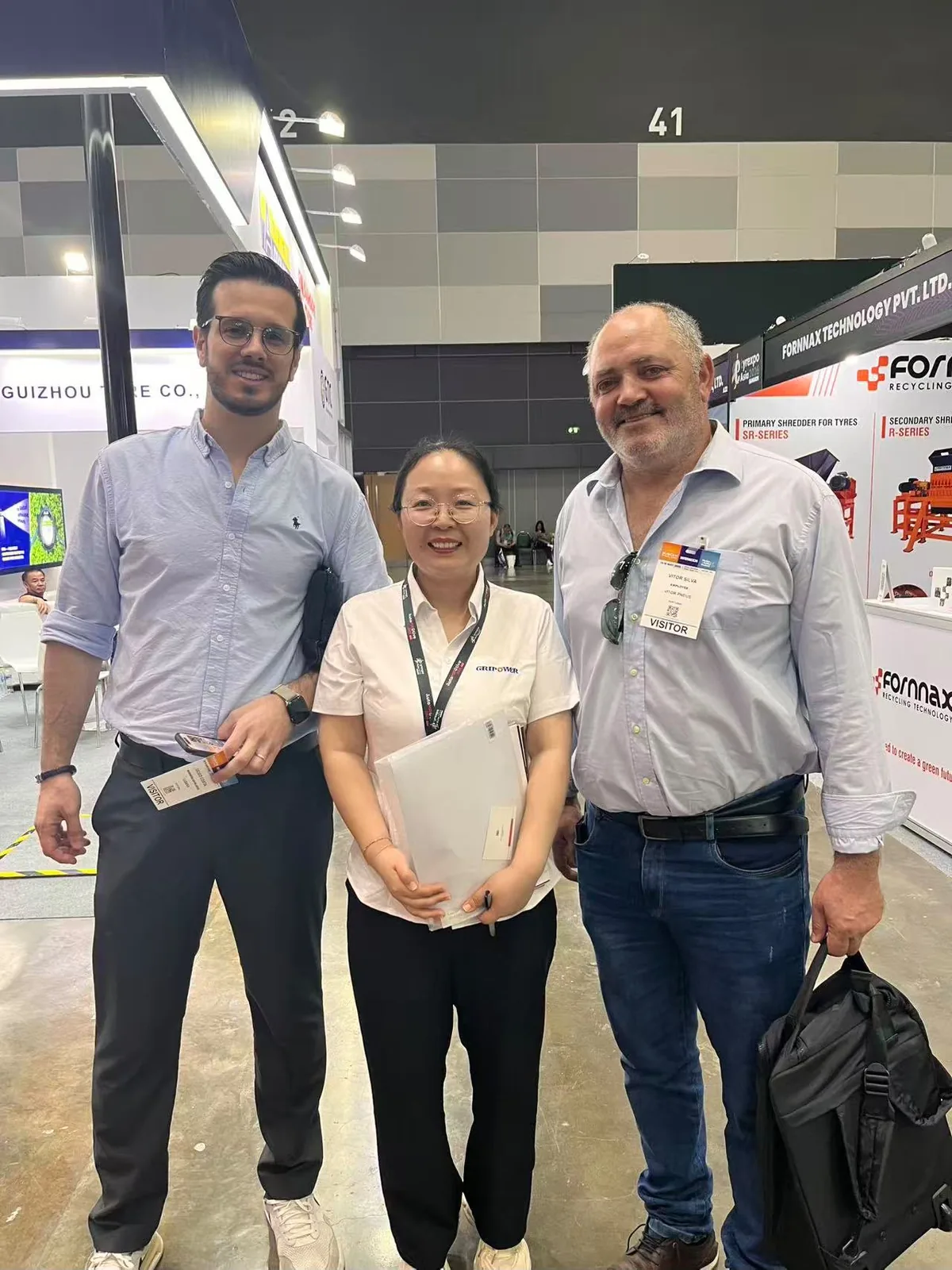ONSIGHT GLOBAL industrial supplier meeting at a trade exhibition